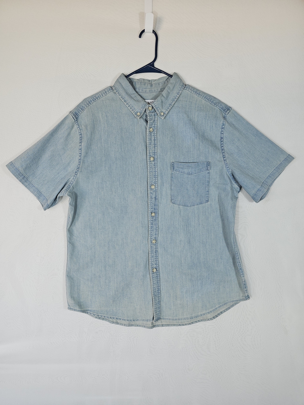 NWOT HELLADA Men’s Light Wash Denim Short Sleeve Button Down Shirt Size L